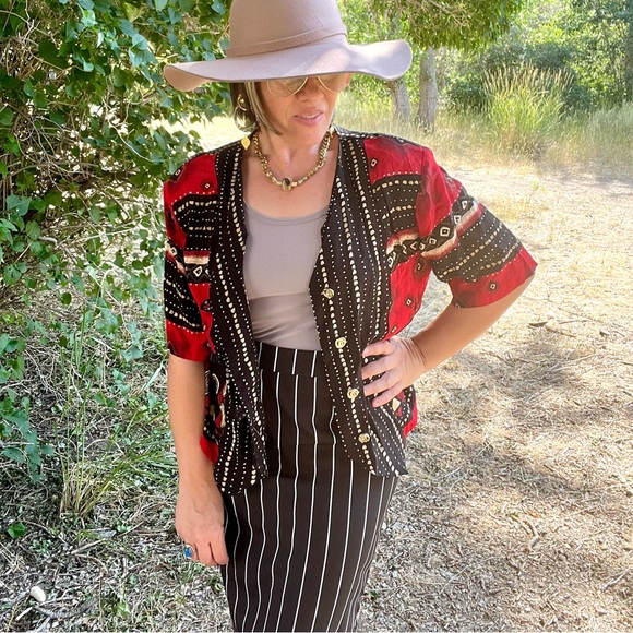 Vintage Rayon Cropped Gold Tone Button Blouse With Shoulder Pads - Picture 5 of 8